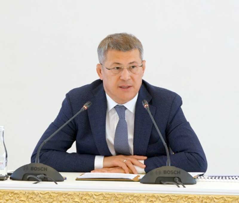 Глава Башкирии Радий Хабиров вакцинировался в третий раз