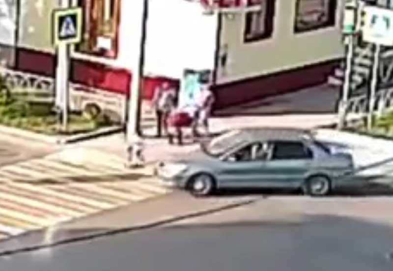 ДТП в Учалах: водитель на пешеходном переходе наехал на 3-летнюю девочку