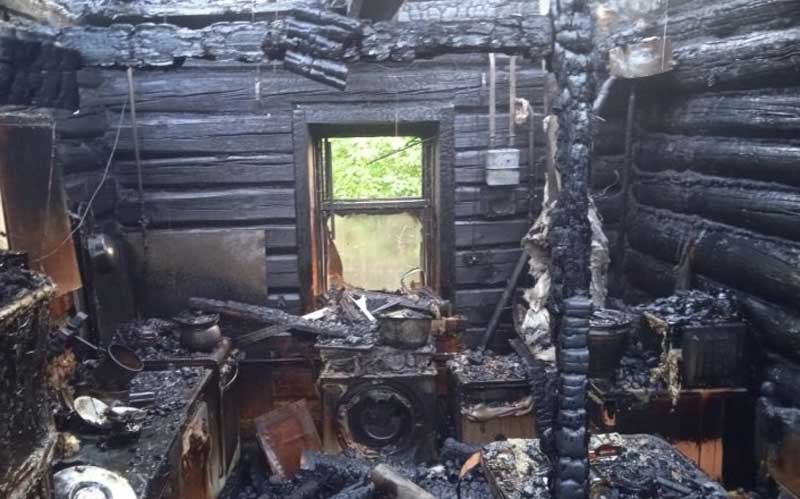 В Дюртюлинском районе Башкирии от удара молнии дотла сгорел дом