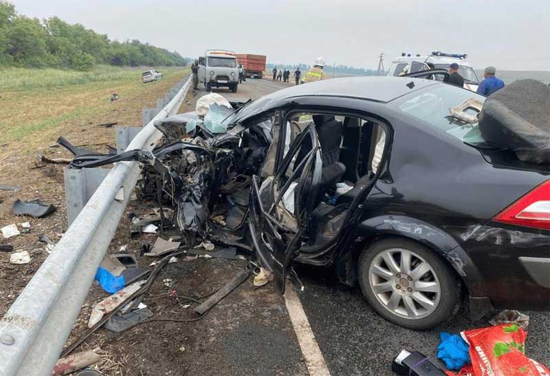 Авария в Куюргазинском районе Башкирии: водитель Renault Megane задел встречный КамАЗ