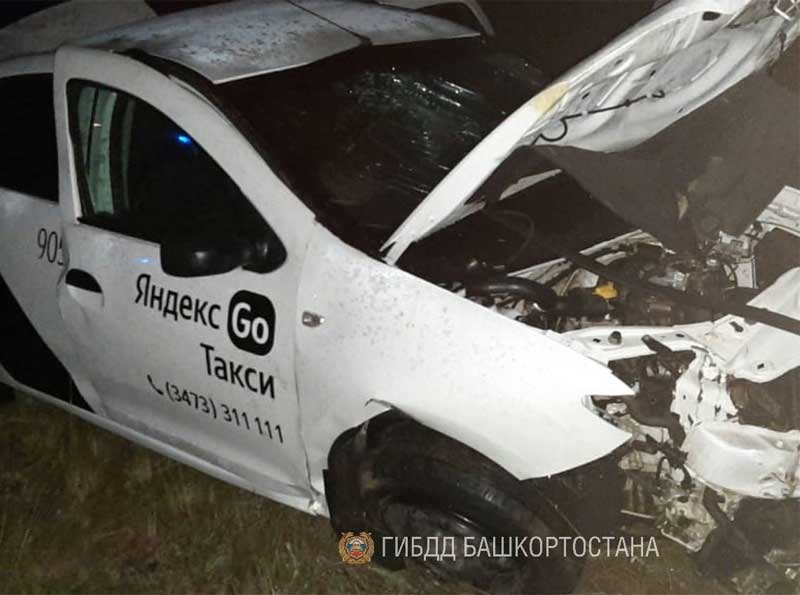 Авария в Стерлибашевском районе Башкирии: водитель "Renault Logan" опрокинулся в кювет