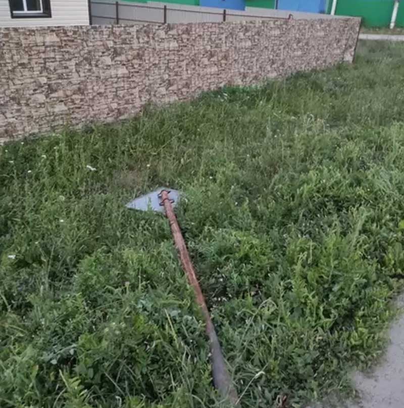 В Бижбулякском районе Башкирии неизвестные вырвали дорожные знаки возле сквера Молодежи