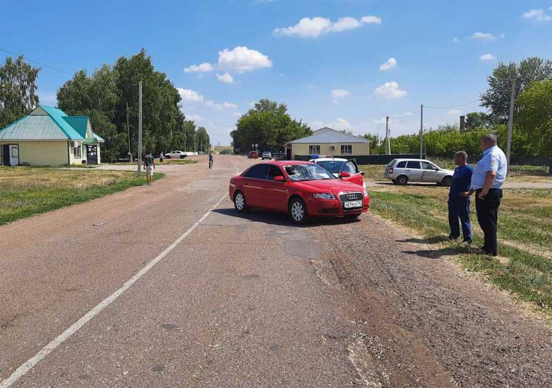 В Стерлитамакском районе пьяный водитель "Audi A4" насмерть сбил пожилого велосипедиста