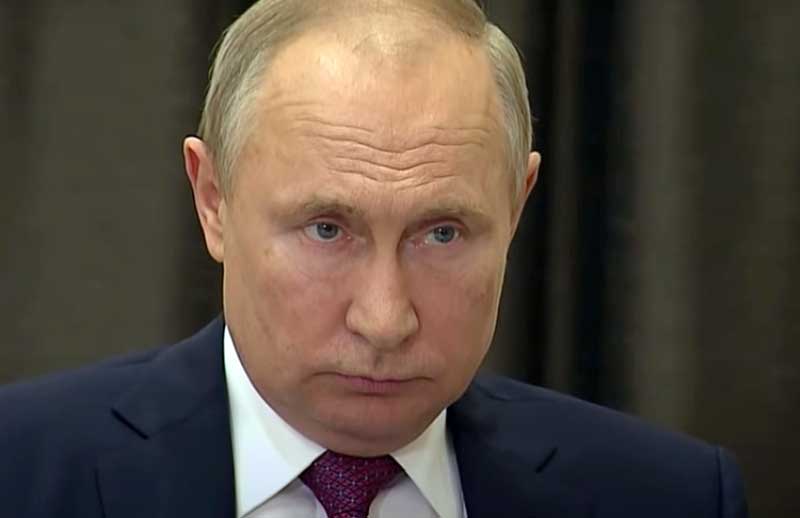 Владимир Путин вынужден уйти на самоизоляцию