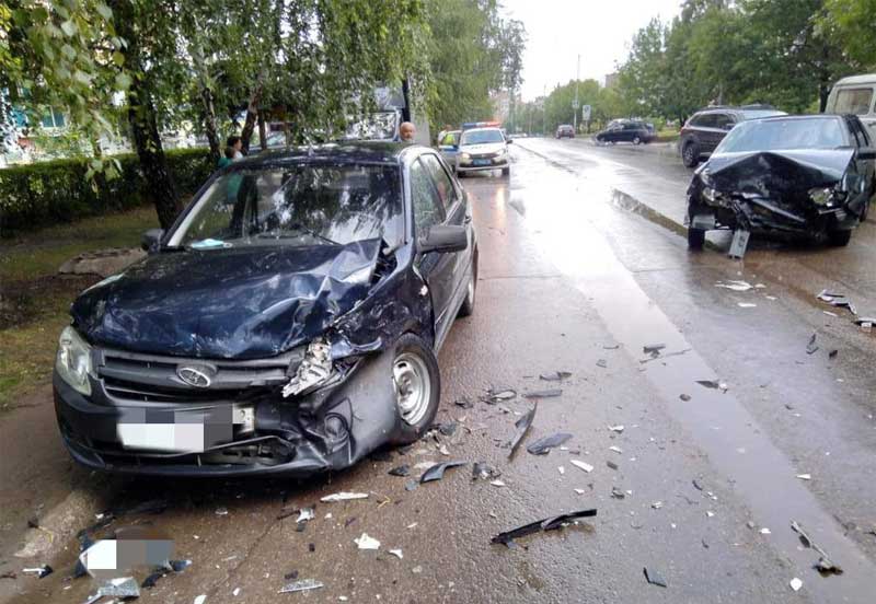 Авария в Туймазах: пьяный водитель ВАЗ-2114 столкнулся со встречной "Ладой Гранта"