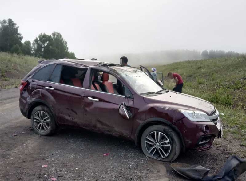 Авария в Салаватском районе Башкирии: водитель "Lifan X60" опрокинулся в кювет, пострадали двое