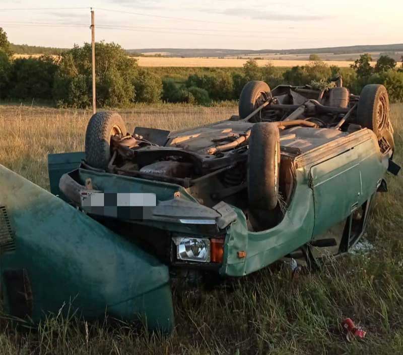 В Ишимбайском районе Башкирии водитель ВАЗ-2107 опрокинулся в кювет и погиб, пострадала пассажирка
