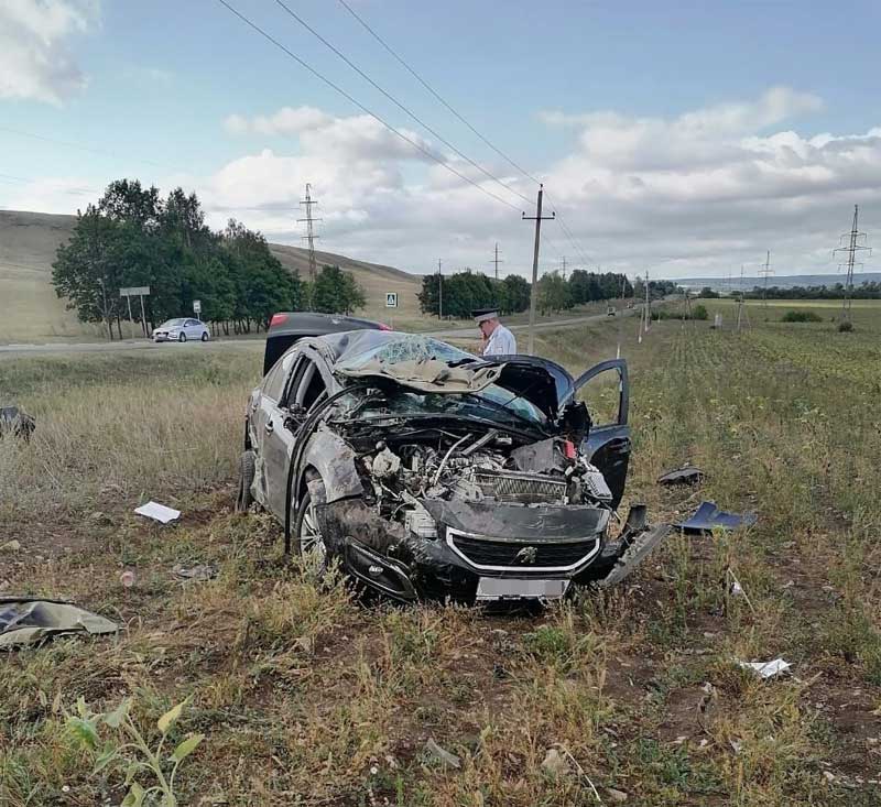 Авария в Альшеевском районе: столкнулись "Peugeot 408" и попутная "Лада X-RAY"