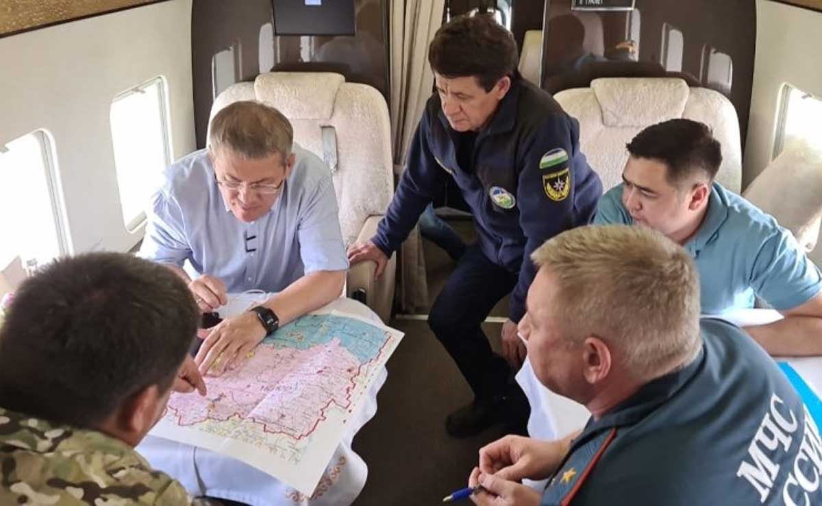 Глава Башкирии начал облет территорий лесных пожаров для оценки ситуации