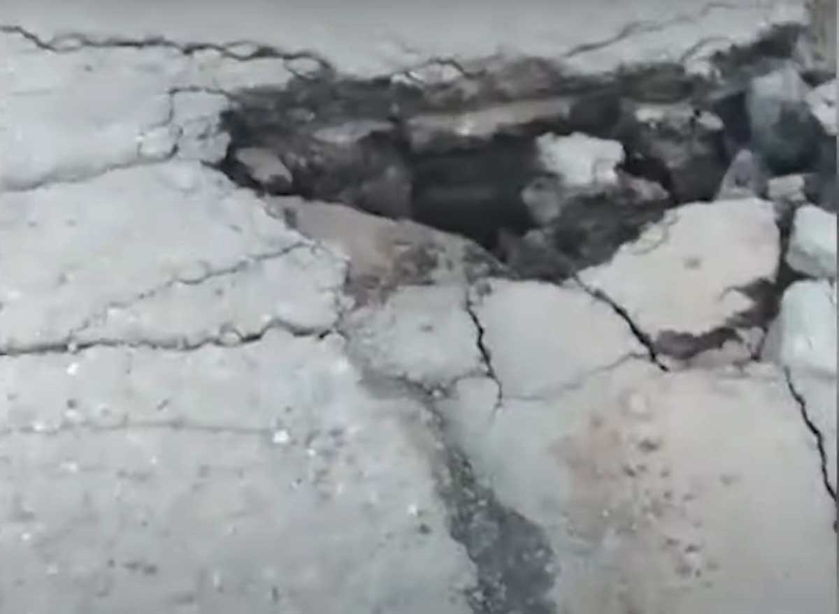 В Чишминском районе Башкирии обнаружили дырявый мост | видео