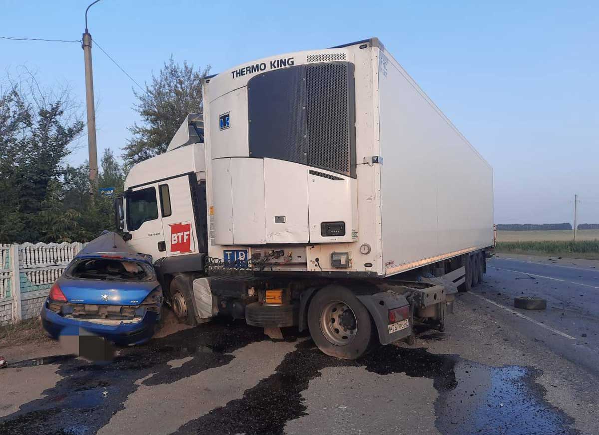 ДТП в Туймазинском районе: погибли водитель и пассажир "Peugeot 308", столкнувшись с грузовиком