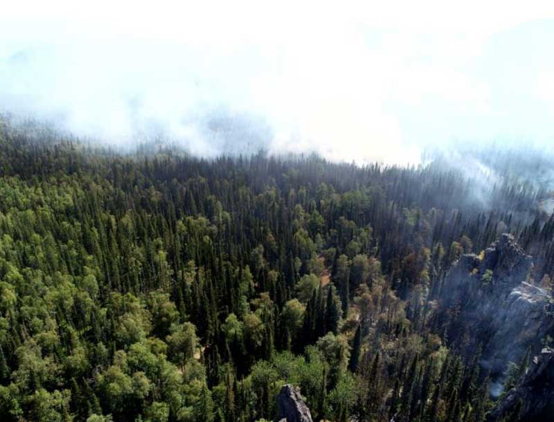На Инзерских зубчатках в Белорецком районе горят леса на площади свыше 100 га