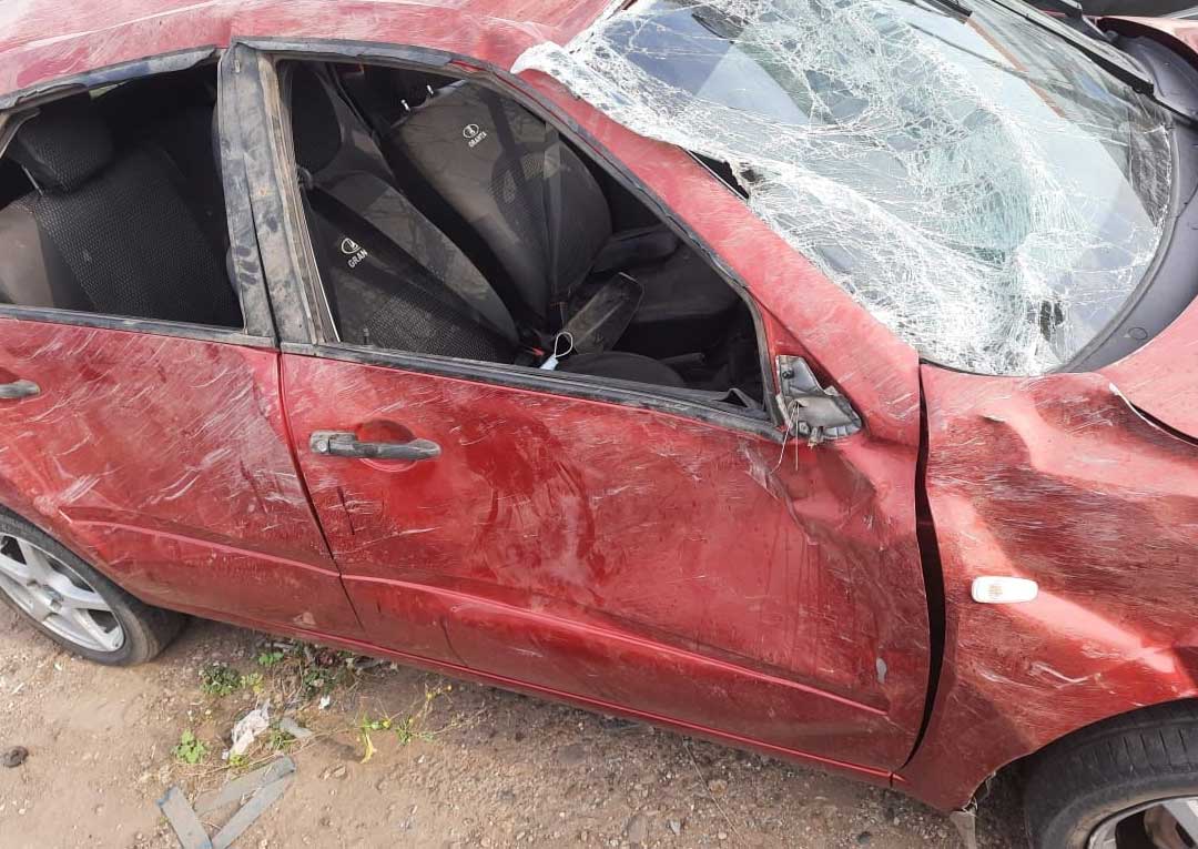 В Башкирии водитель опрокинулся в кювет, пострадали 2 человека