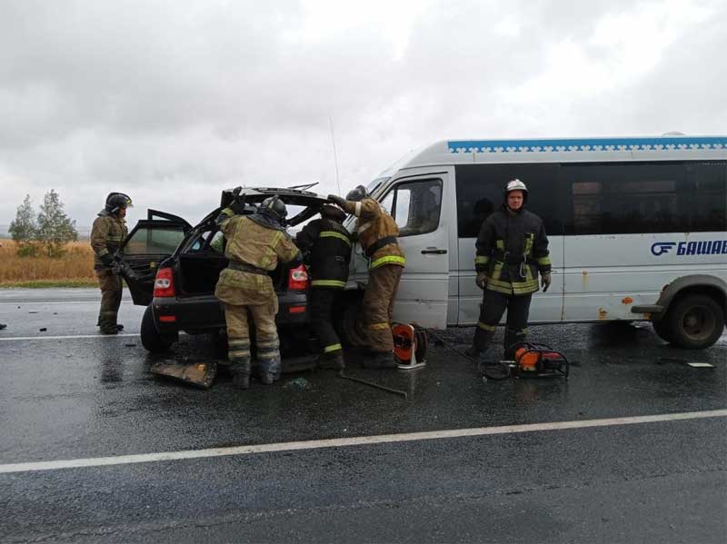 Смертельная авария в Башкирии: в Салавате автобус с пассажирами столкнулся с легковушкой (видео)