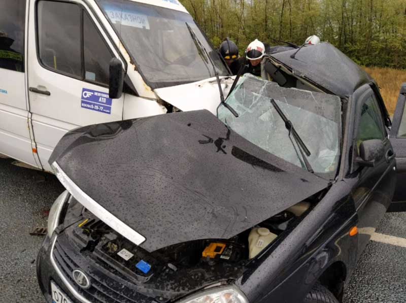В Башкирии стали известны подробности смертельной аварии автобуса и легковушки на трассе Уфа-Оренбург