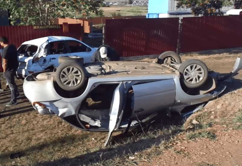 В Туймазах водителя Лады Гранта перевернуло на крышу после столкновения с автомобилем