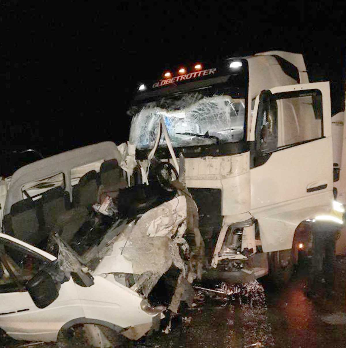 Серьезная авария в Дюртюлинском районе Башкирии: чтобы достать водителя разрезали кабину