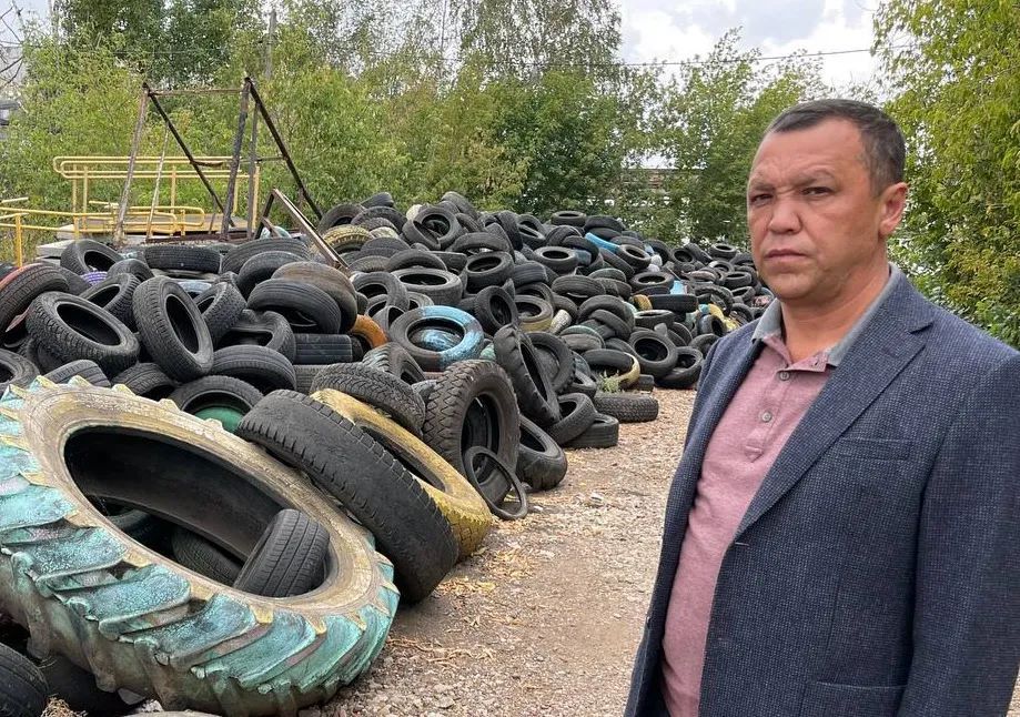 В Башкирии депутат обнаружил огромную свалку автомобильных шин