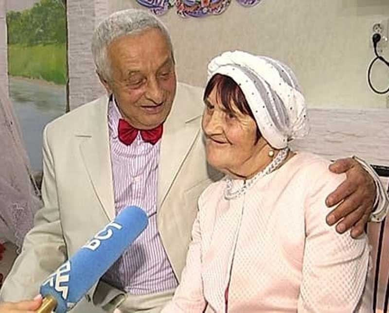 В Башкирии поженились 71-летний дедушка и 78-летняя бабушка
