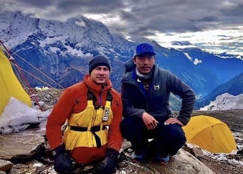 Инвалид из Башкирии на руках покорил вершину горы в Непале