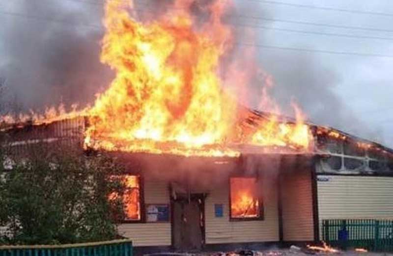В Башкирии загорелось здание Дома культуры