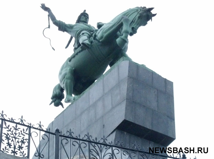 В Уфе памятник Салавату Юлаеву перекрасят в серый цвет
