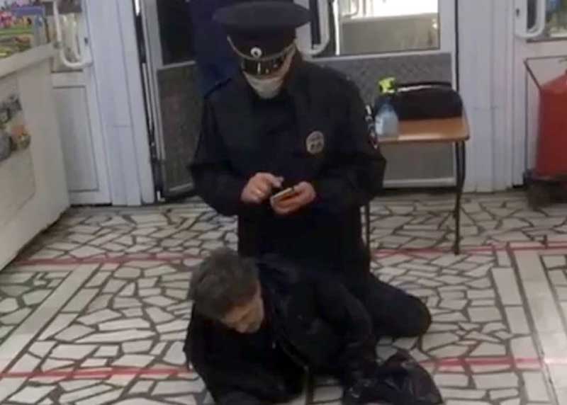В МВД Башкирии прокомментировали жесткое задержание пенсионера на рынке