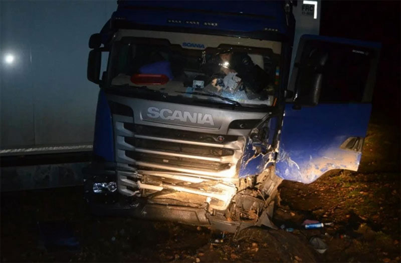 В Башкирии от столкновения грузовика и легковушки погибли 2 человека
