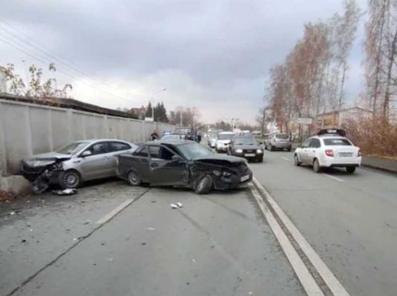 В Башкирии в массовой аварии пострадали 4 человека