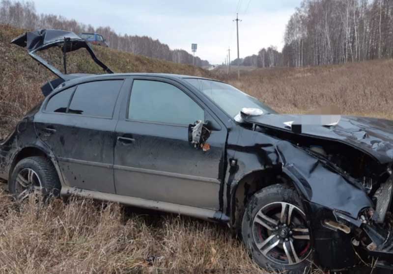 В Башкирии иномарка вылетела с дороги, пострадали водитель и пассажирка