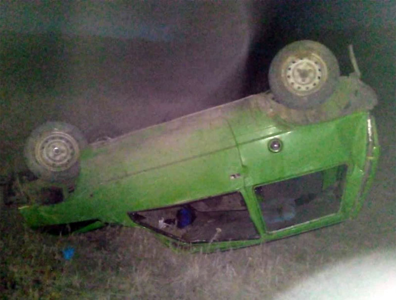 В Башкирии пьяный водитель "Оки" опрокинулся в кювет