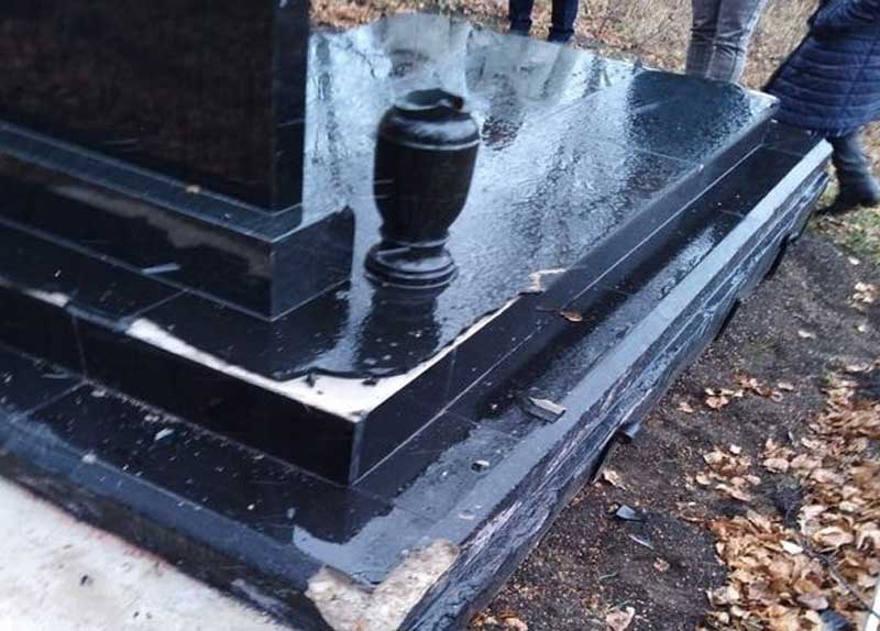 В Башкирии неизвестные осквернили могилу ветерана МВД