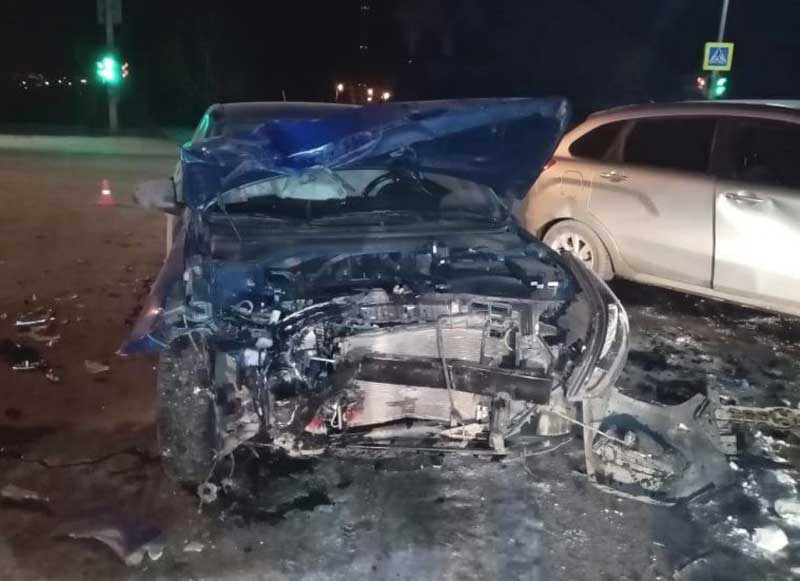 В Башкирии произошло жуткое лобовое столкновение двух автомобилей