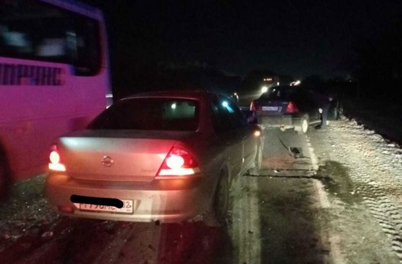 В Башкирии мужчины спровоцировали ДТП, толкая по проезжей части автомобиль