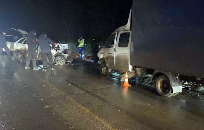 В Башкирии на трассе столкнулись грузовая "Газель" и легковушка, погибла пассажирка