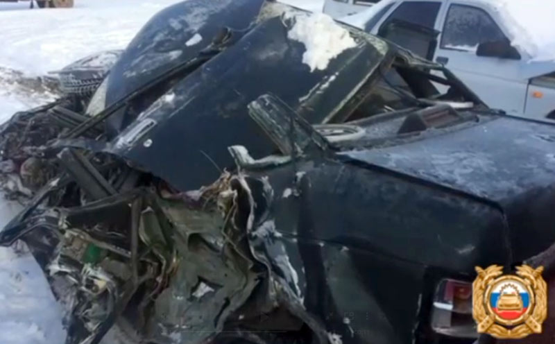 В Башкирии в жуткой аварии столкнулись "Ford Explorer" и встречный ВАЗ-2110