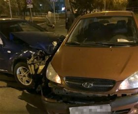 В Башкирии столкнулись две попутные иномарки, пострадал водитель