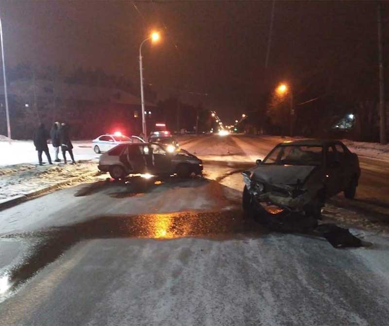В Башкирии лоб в лоб столкнулись две легковушки: пострадал 19-летний водитель