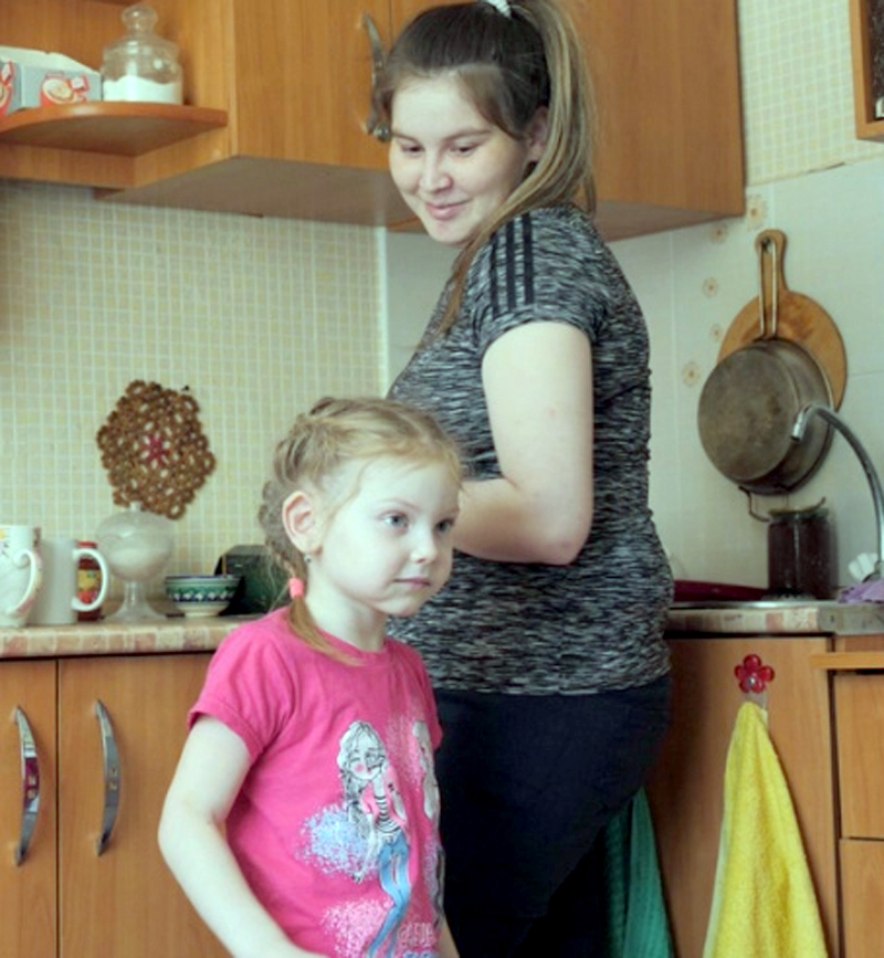 В Башкирии многодетная мать решила отдать дочь в детдом, из-за невозможности ее прокормить