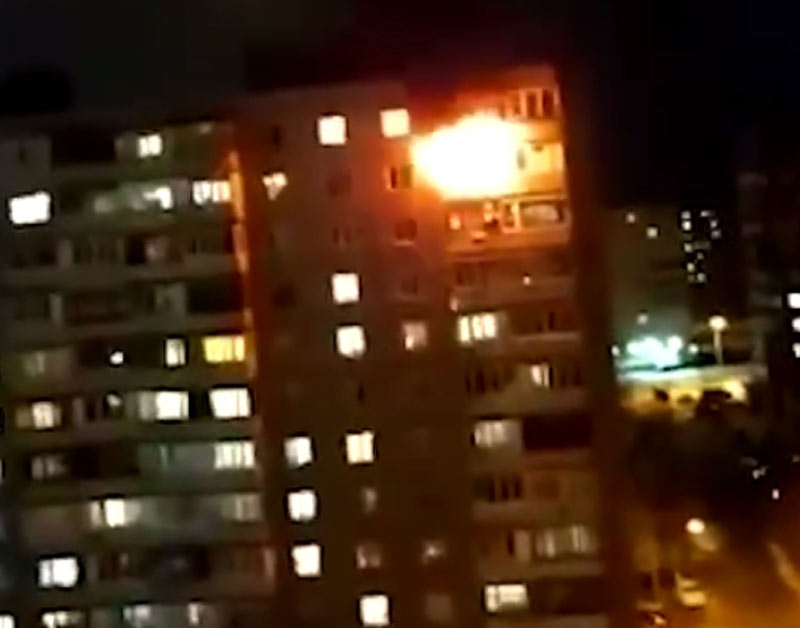 В Уфе на улице Мубарякова загорелась квартира