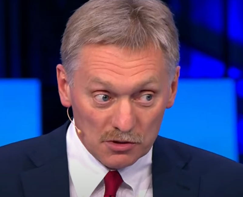 Пресс-секретарь Кремля Дмитрий Песков отозвался об активных антиваксерах как о "опасных дураках"