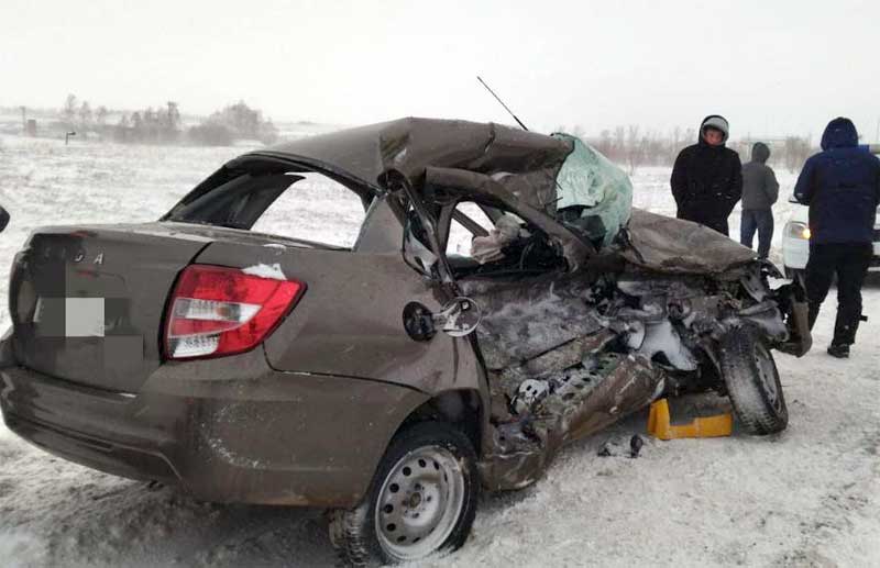 В Башкирии водитель "Лады Гранта" погиб, столкнувшись с Камазом