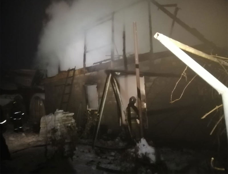 В Башкирии в деревянном доме во время пожара погиб мужчина