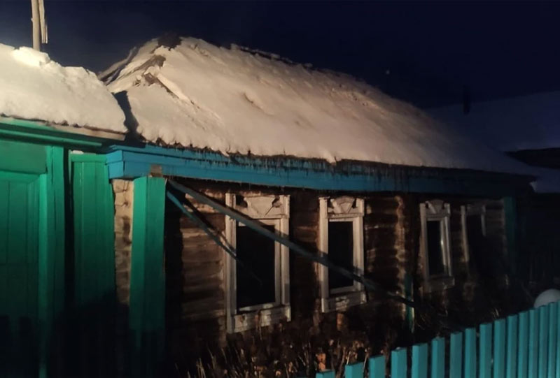 В Учалинском районе Башкирии загорелся дом многодетной семьи