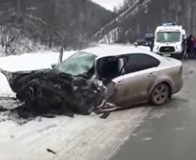 Авария на трассе Уфа-Инзер-Белорецк: столкнулись автобус и легковушка, 3 человека пострадали - видео
