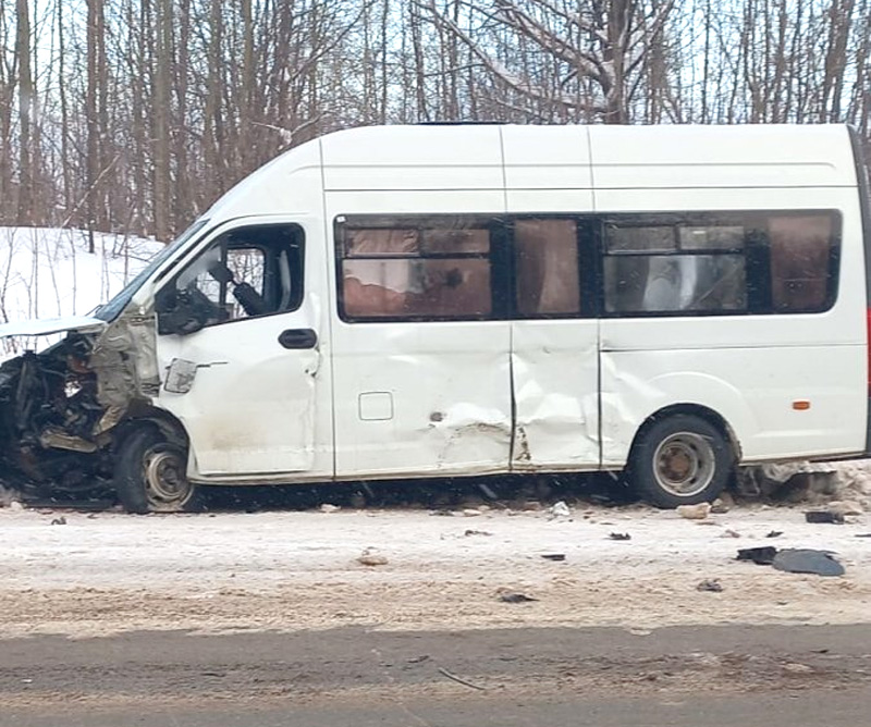 В Благовещенском районе Башкирии столкнулись автобус и легковушка, есть пострадавшие