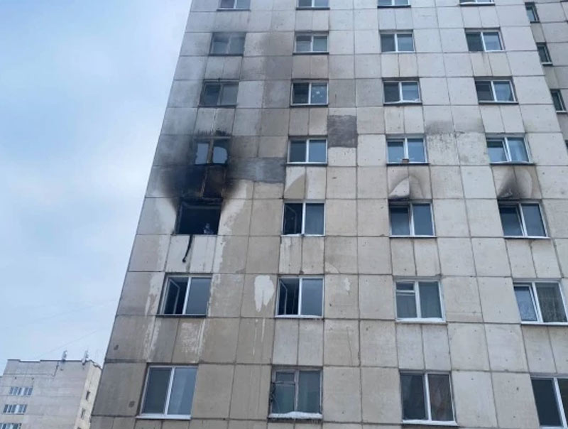 Уфе загорелась квартира в многоэтажке, пострадали два человека