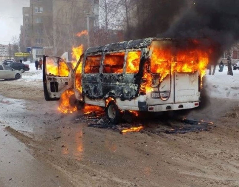 В Башкирии загорелась маршрутная "Газель" с пассажирами