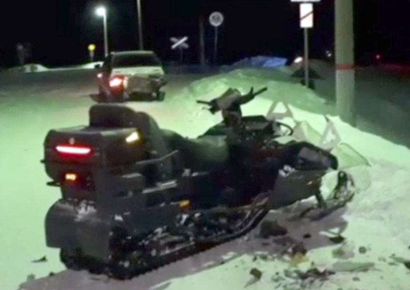В Архангельском районе Башкирии 63-летний водитель снегохода врезался в припаркованный автомобиль