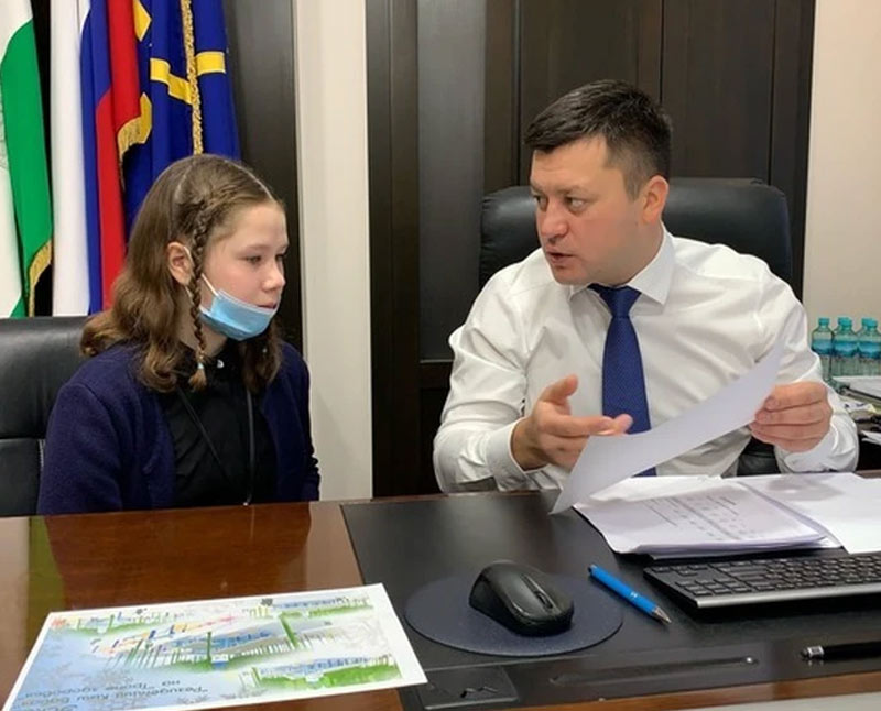 На совещании с Главой Башкирии мэр Нефтекамска присутствовал со школьницей